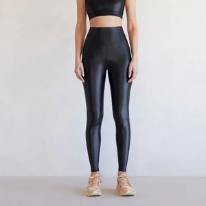 High Waisted Shiny Carbon38 Leggings